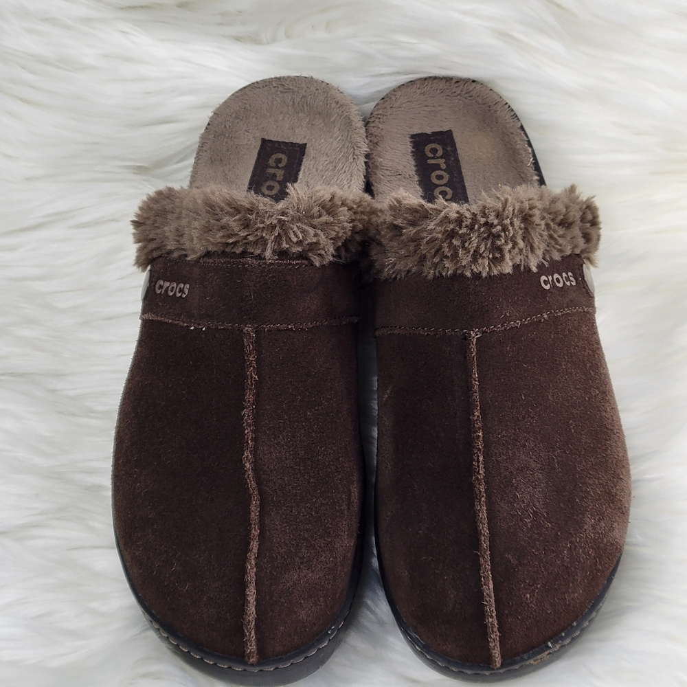 CLEARANCE Crocs 9W Cobbler Faux Fur Trim Leather Espresso Brown Slip On Heeled - Picture 3 of 7